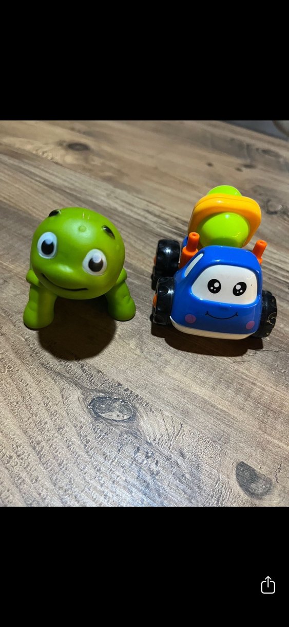 Renkli Yeşil Oyuncak Araba ve Kurbağa Figürü - Görsel 2
