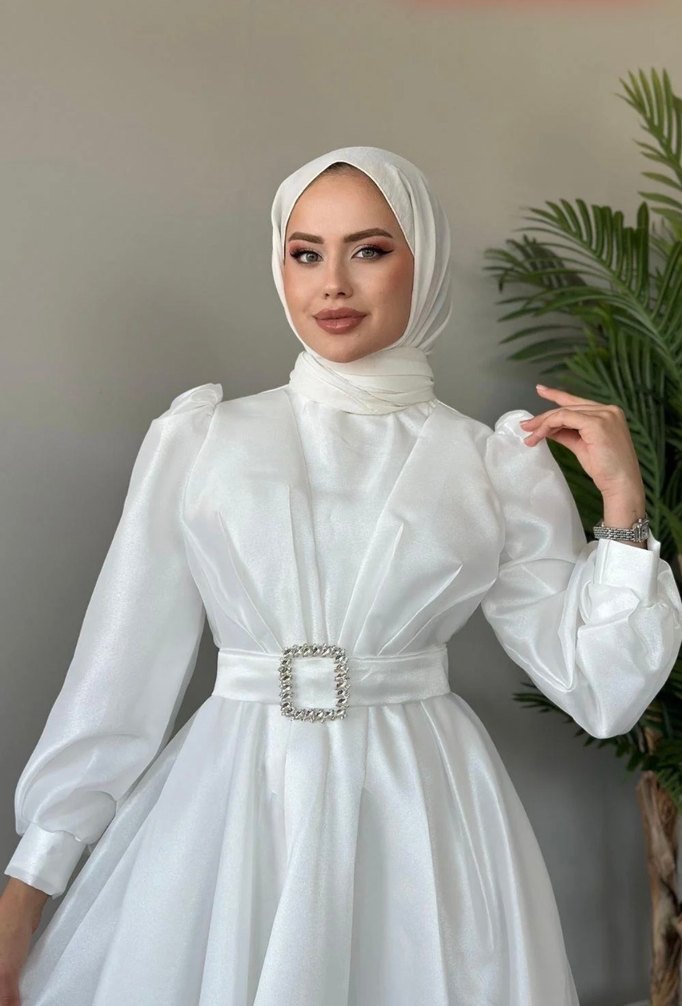 Beyaz Uzun Kollu Yüksek Yakalı Tesettür Abiye - Görsel 2