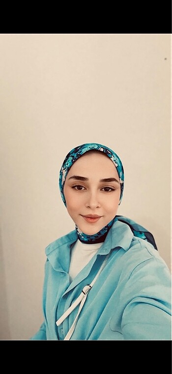 Mavi eşarp