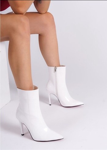 Beyaz Parlak Deri Stiletto Bot
