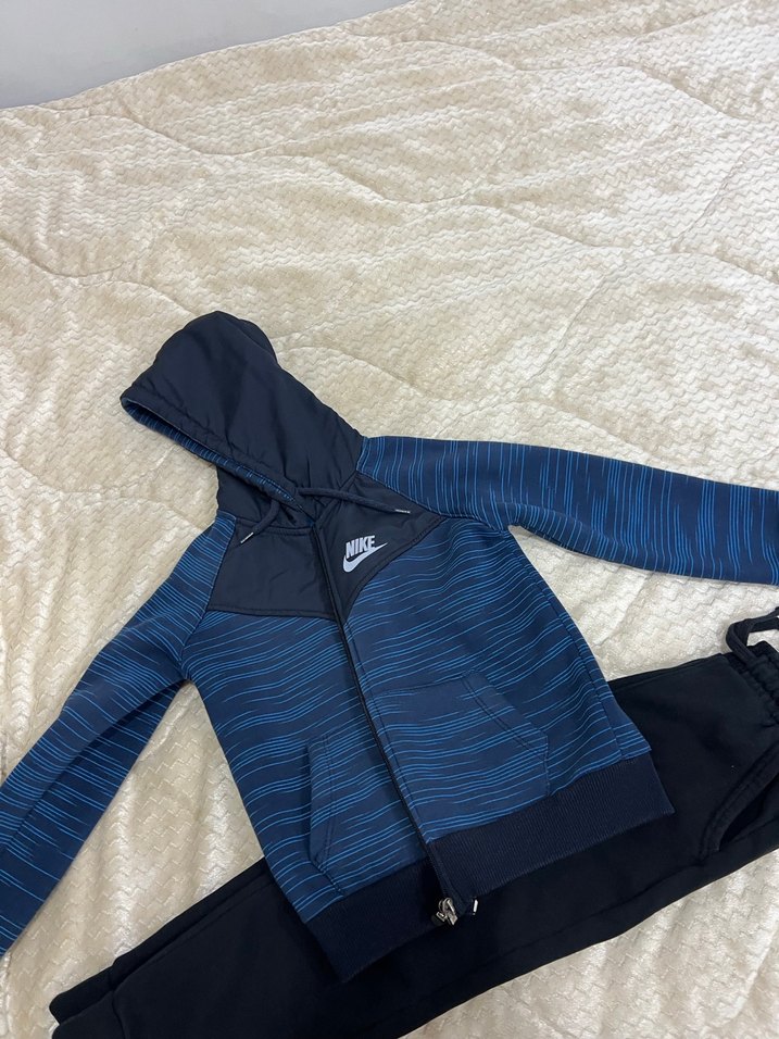 Nike Erkek Çocuk Kapüşonlu Eşofman Takımı - Görsel 2