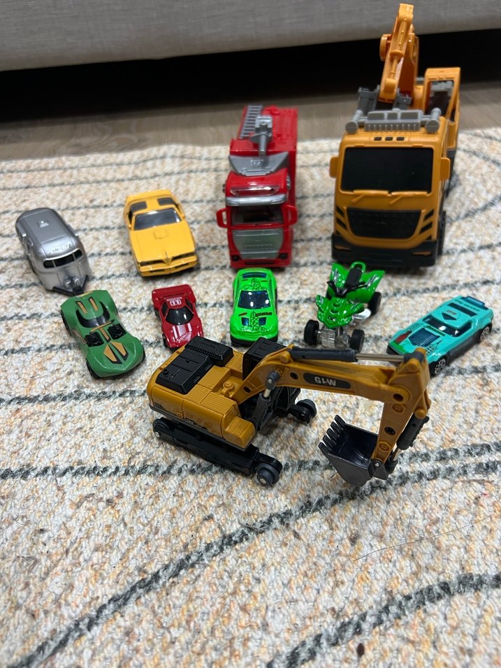 Renkli Oyuncak Araba Seti - Görsel 2