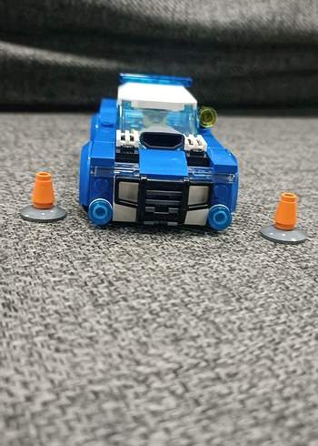 Diğer Mavi Lego Polis Arabası ve Figürü