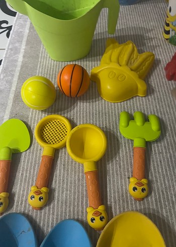 Fisher Price Renkli Plaj ve Bahçe Oyuncak Seti