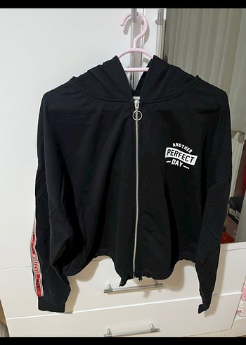 Siyah Kapüşonlu Fermuarlı Sweatshirt