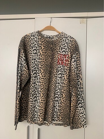 Leoparlı tişört