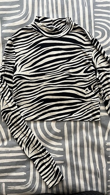 Zebra desenli crop bluz