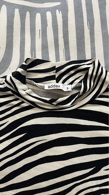 Addax Zebra desenli crop bluz