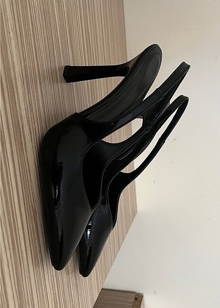 Siyah topuklu ayakkabı - Görsel 2