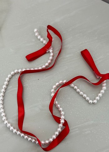 Kırmızı Kurdeleli İnci Detaylı Aksesuar - Görsel 2