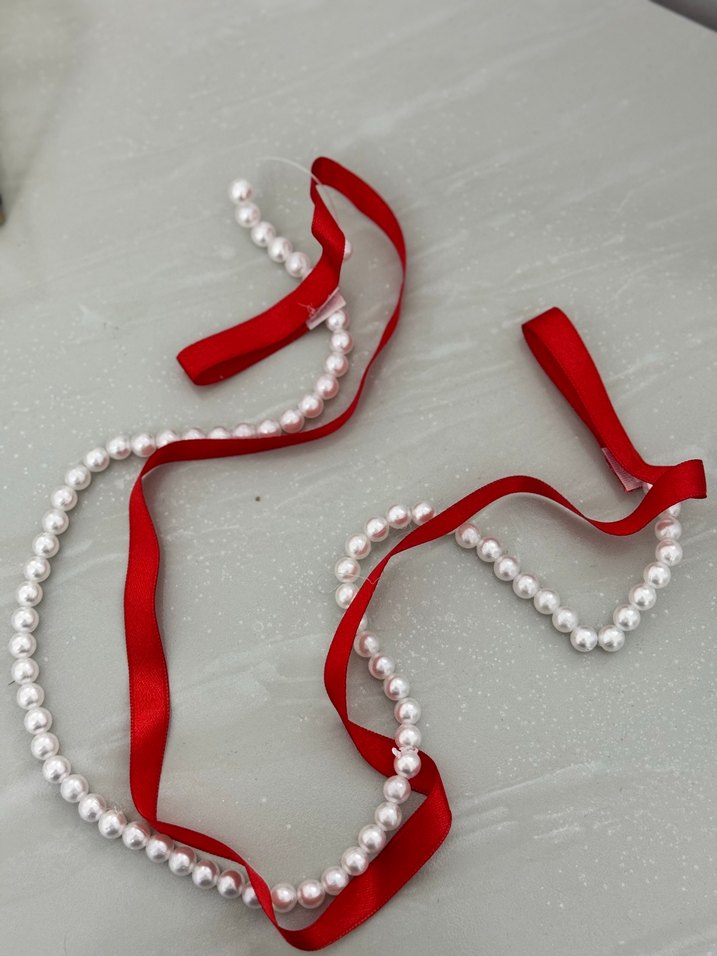 Kırmızı Kurdeleli İnci Detaylı Aksesuar - Görsel 2