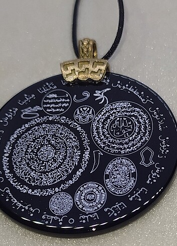 İLAHI ZIRHLI KALKAN KOLYESİ