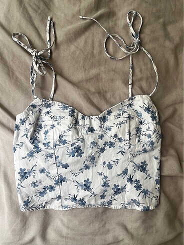 Bershka Çiçek Desenli Crop