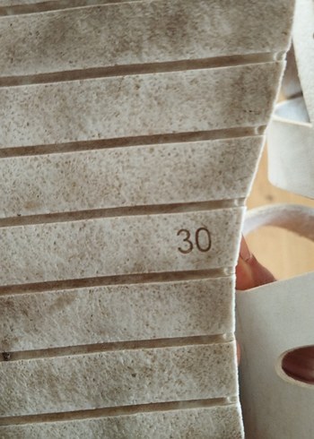 31 Beden Kız Çocuk Beyaz Tokalı Sandalet
