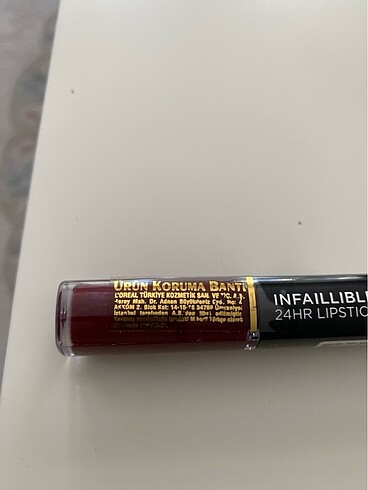  Beden bordo Renk 215 numara Loreal Paris ruj 24 saat kalıcı