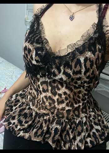 m Beden Dantel Detaylı Leopar Desenli Kadın V Yakalı bluz