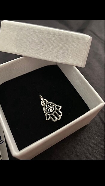 Fatma Eli Sallantılı charm