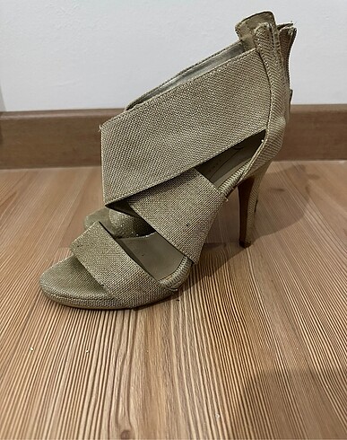 Zara topuklu sandalet gold simli