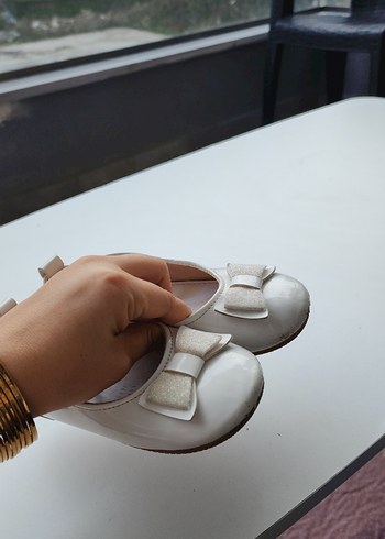 Kız Çocuk Beyaz Tokalı Babet - Görsel 4