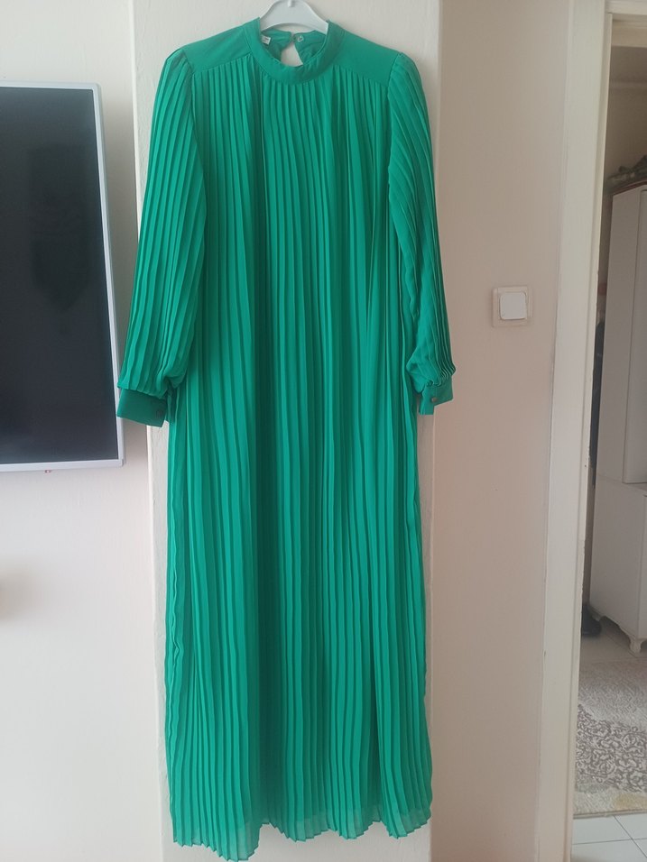 Yeşil Pilili Uzun Kollu Uzun Elbise - Görsel 2