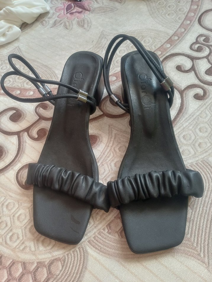 Tokalı Siyah Kadın Blok Topuklu Sandalet - Görsel 2