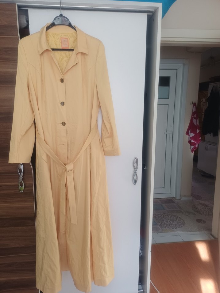 Düğmeli Bej Kadın Uzun Trençkot - Görsel 2