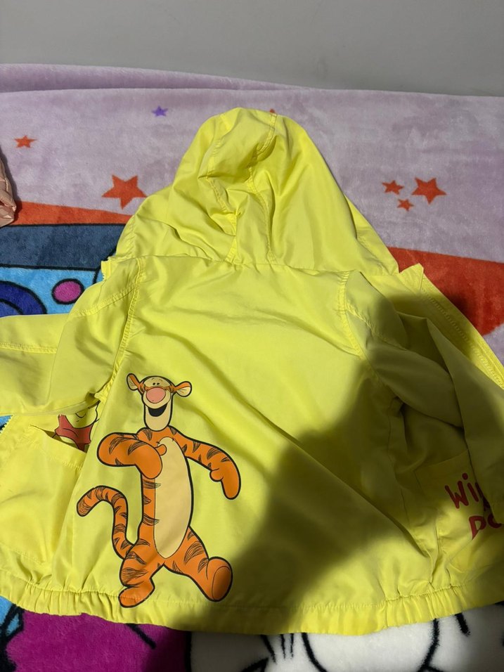 Kapşonlu Erkek Çocuk Sarı Yağmurluk - Görsel 3