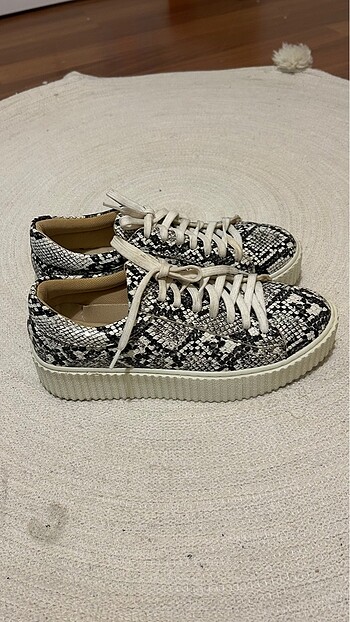 37 Beden Mudo Sneaker