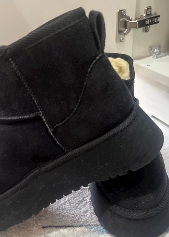 Ugg Siyah Süet Kadın Dolgu Topuklu Kürklü Bot
