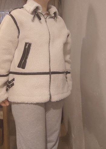 Peluş Toka Kemer Detaylı Beyaz Kadın Ceket - Görsel 2