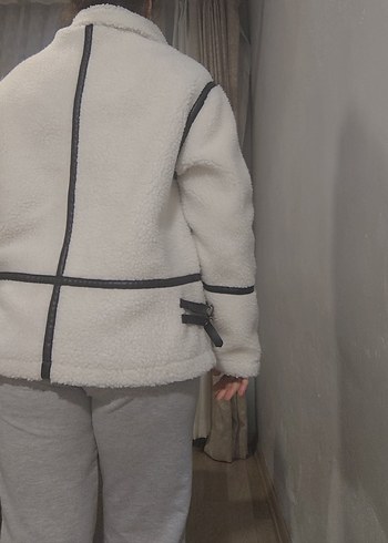 Peluş Toka Kemer Detaylı Beyaz Kadın Ceket - Görsel 3