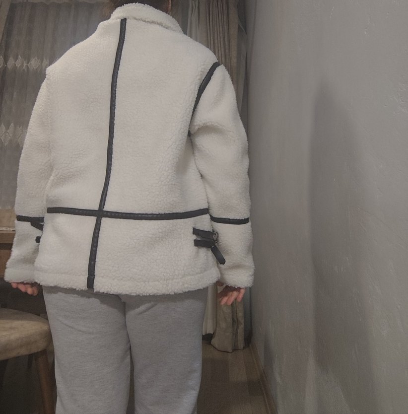 Peluş Toka Kemer Detaylı Beyaz Kadın Ceket - Görsel 3