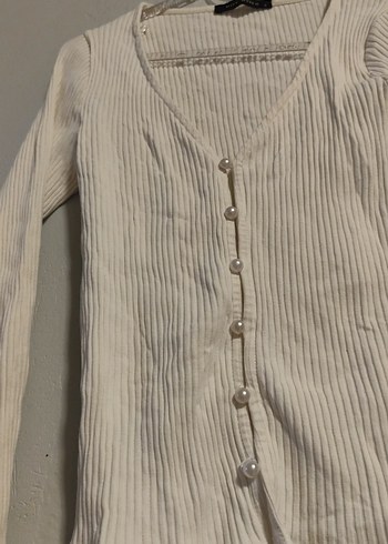 Düğmeli Beyaz V Yaka Kadın Hırka - Görsel 2