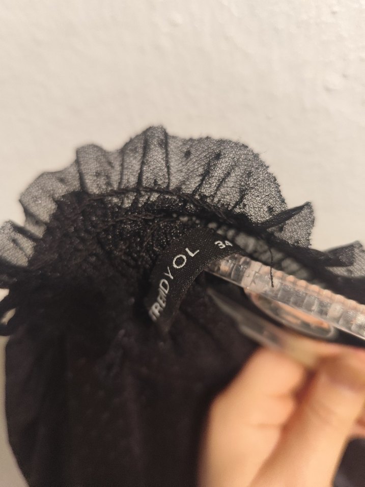 Uzun Kollu Siyah Parlak Gotik Bluz - Görsel 4