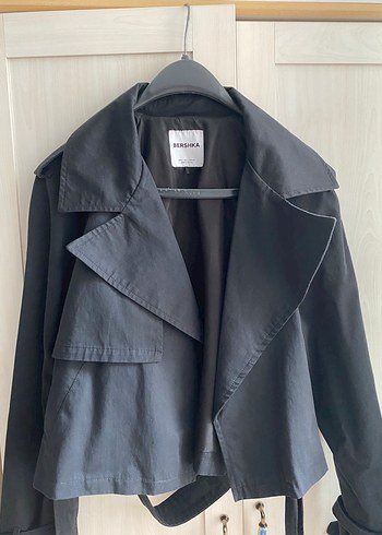Bershka Siyah Kemerli Mini Trençkot