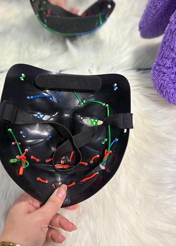 Işıklı Karanlıkta Parlayan Kuru Kafalı Maske - Görsel 3