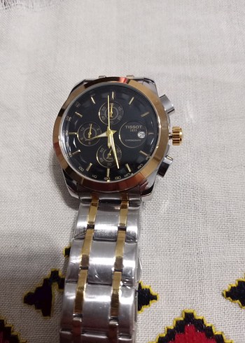 Altın Detaylı Tissot Erkek Kol Saati bütün fonksiyonları aktif