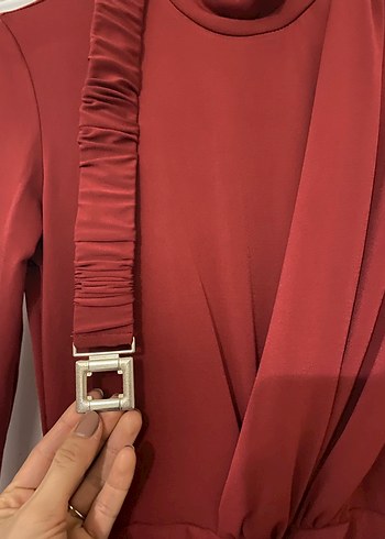 Bordo Yüksek Yakalı Drapeli Uzun Elbise - Görsel 2