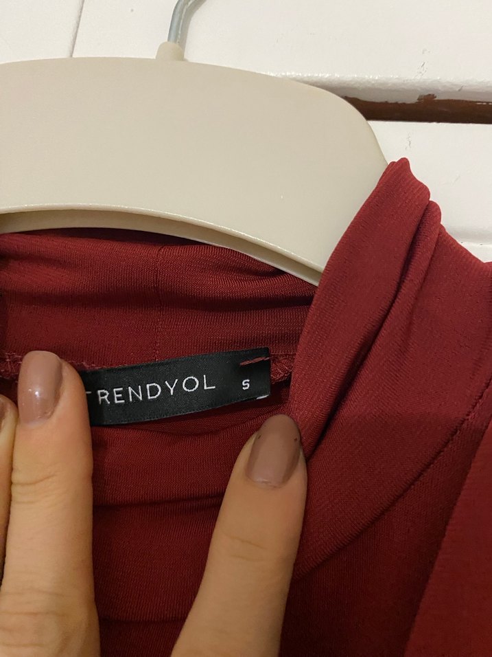 Bordo Yüksek Yakalı Drapeli Uzun Elbise - Görsel 3