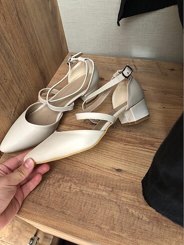Zara Krem kısa topuklu ayakkabı