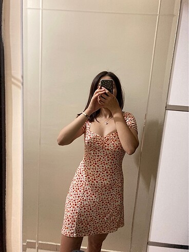 Bershka çiçekli elbise