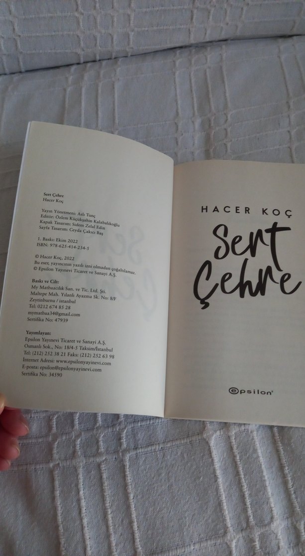 Hacer Koç - Sert Şehre Roman - Görsel 3