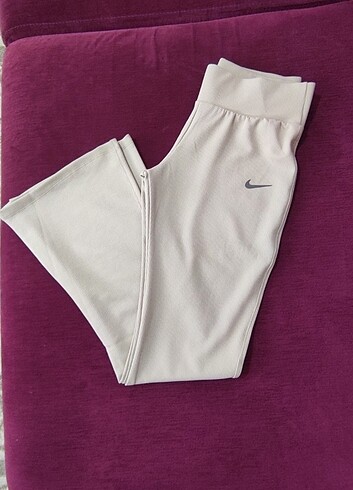 Nike İspanyol paça tayt 
