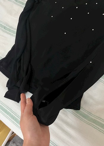 Zara Uzun Kollu Siyah Kısa Boğazlı Pul Detaylı Bluz