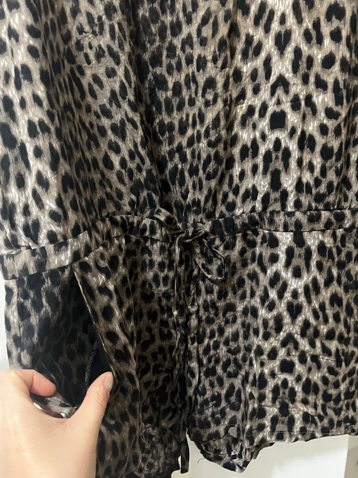 Kadın Gri Leopar Desenli Kolsuz Tulum - Görsel 2