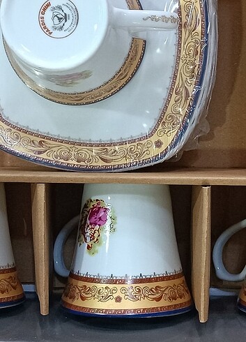 Beden Renk İRAN LEYLA VE MECNUN NESCAFE SETİ KAHVEDE OLUR