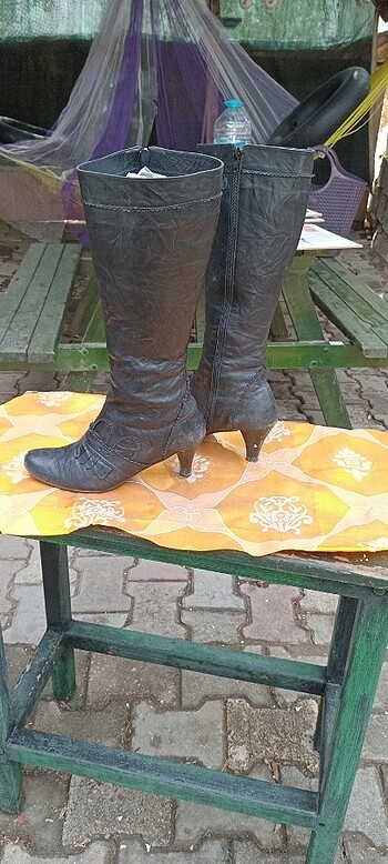 Diğer Kadın çizmesi