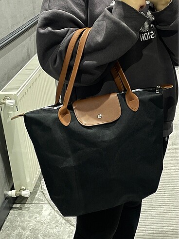 Longchamp SAKS MAVİSİ LONGCHAMP BOYUTU 2. Görselde