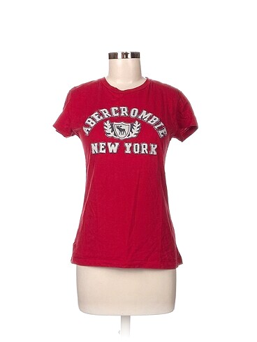Abercrombie & Fitch T-shirt %70 İndirimli.