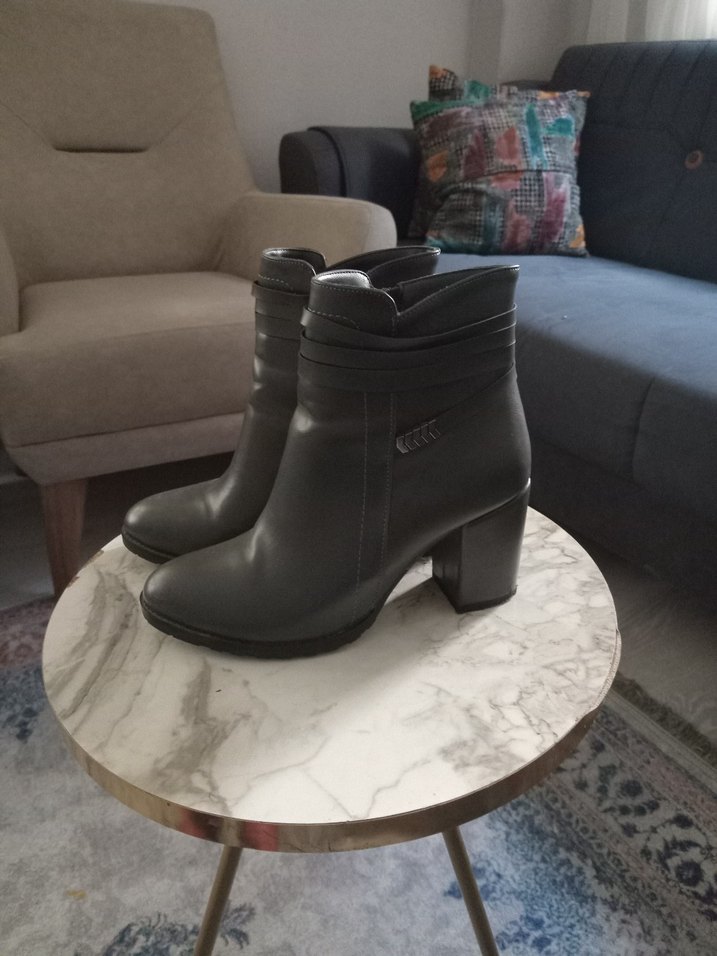 gri Bayan  bot - Görsel 2